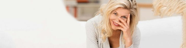 Kunde som tager sig til hovedet